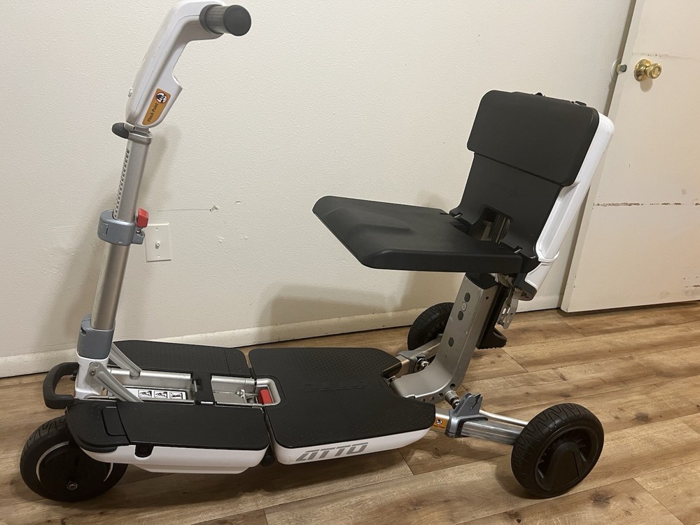 Atto folding scooter color black and white three wheels solid tires