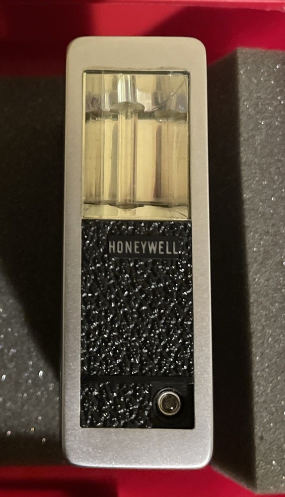 Honeywell Strobe Camera Flash With Case, Adapter & Cords