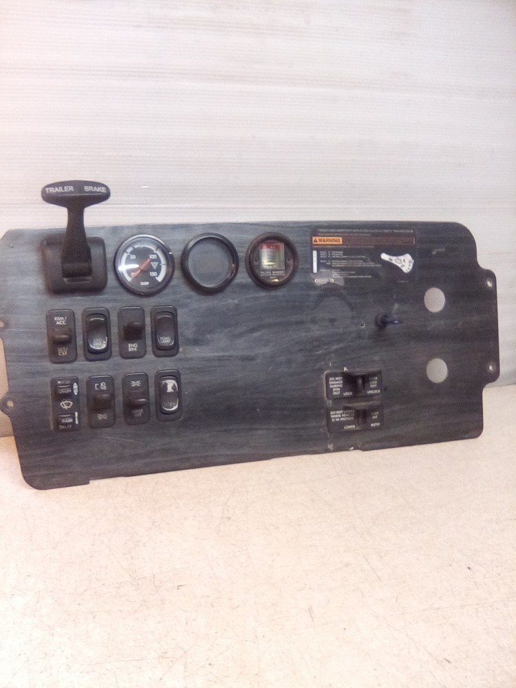 2006 Freightliner Columbia Gauge And Switch Panel