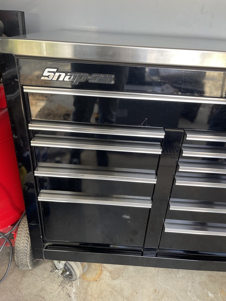Snap on Classic Series Roll Cab, Gloss Black, with Stainless Steel Work Surface.