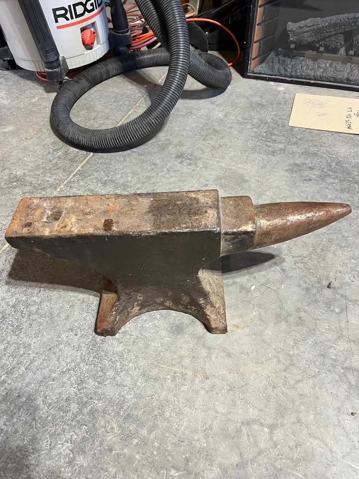 Vintage Wilkinson Dudley Queens Blacksmith Anvil~125 lbs.