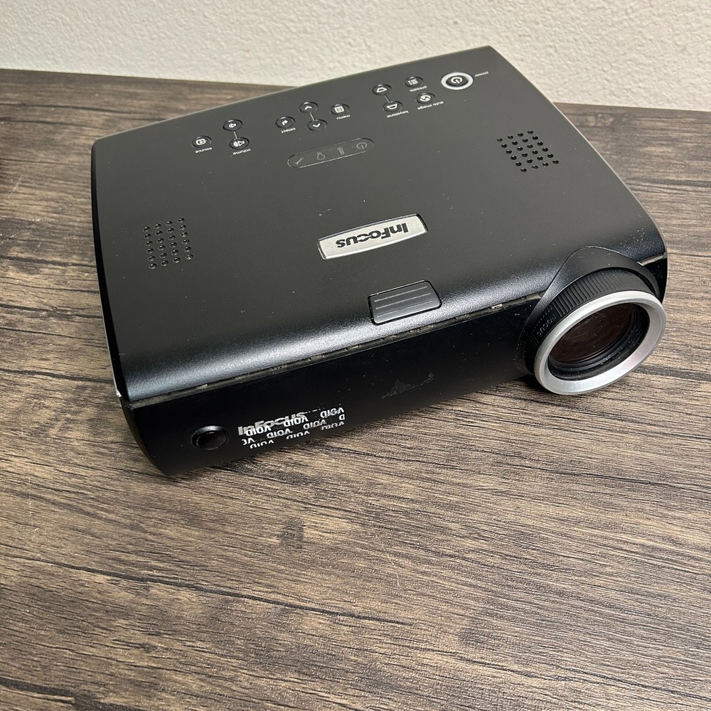 InFocus IN37EP Portable Desktop Projector XGA Case Cords 4063