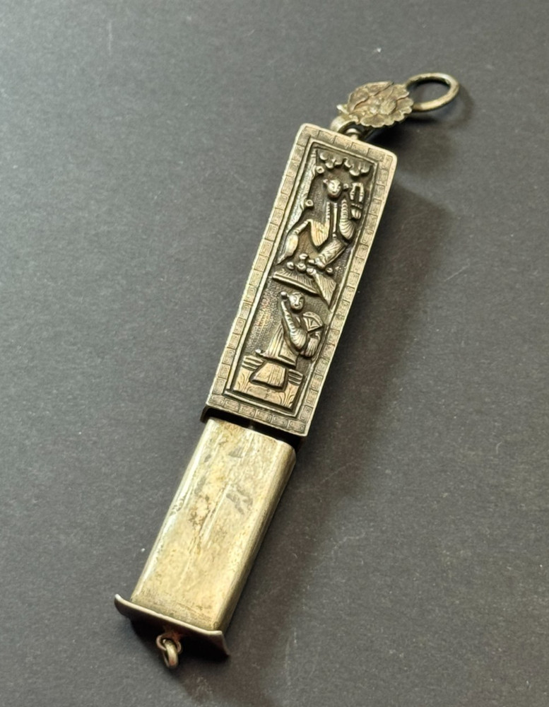 ANTIQUE NEEDLE SILVER CASE