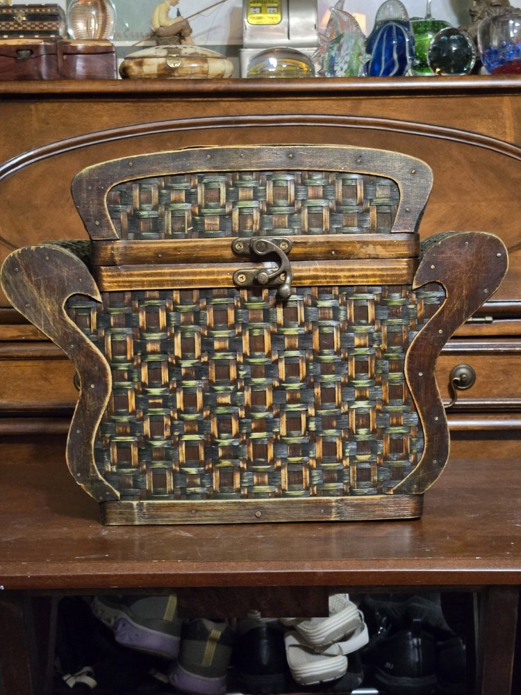 "Thomas Pacconi Basket with Lid  Vintage Great Shape.