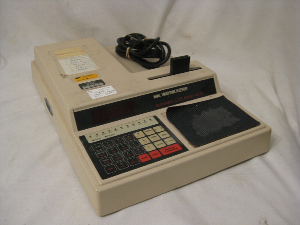 Wayne Kerr Automatic LCR Meter 4210 digital electronic test equipment *powers on