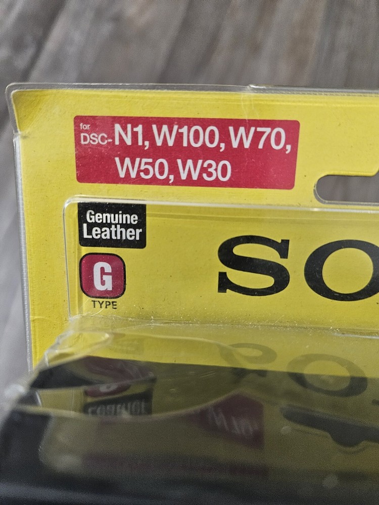Sony ACC-CLG accessory kit. Leather case and battery.