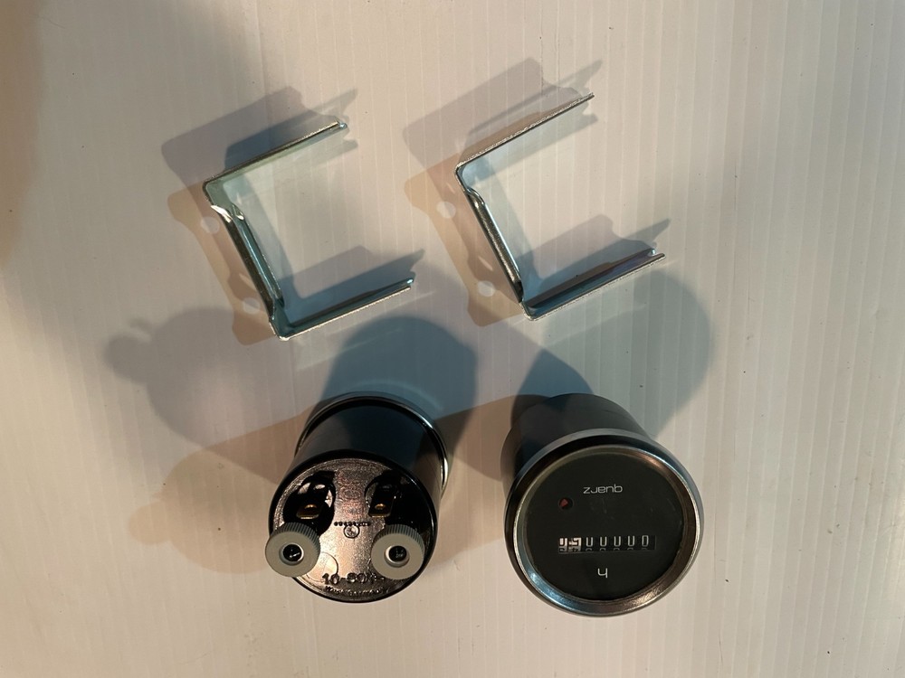 Hecon  12/24 VDC Hour Meter with Bracket