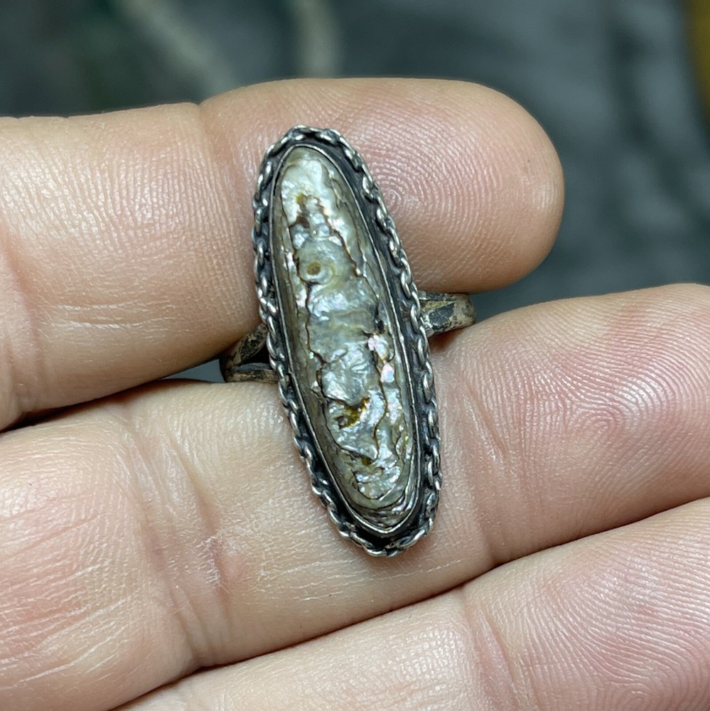 Vintage sterling silver signed 925 Oval Abalone Shell ring Size 8.5 !!