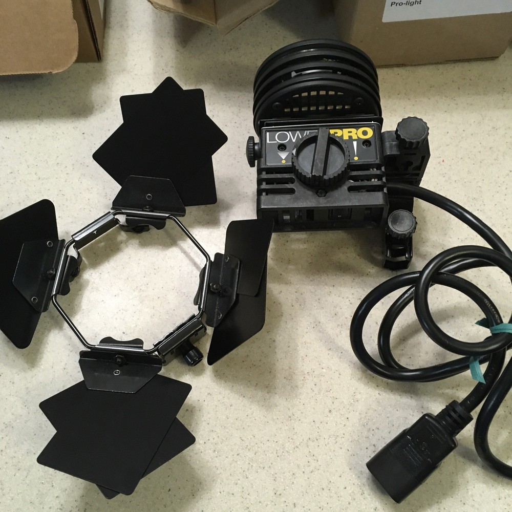 Lowel Omni & Lowel TOTA Light Bundle Lot With Soft Case and More!!