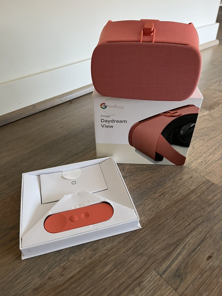 Google Daydream View Virtual Reality Headset VR w/Controller