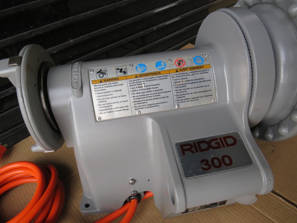 Reconditioned RIDGID® 300 Power Drive Pipe Threading Machine 41855 & Foot Switch