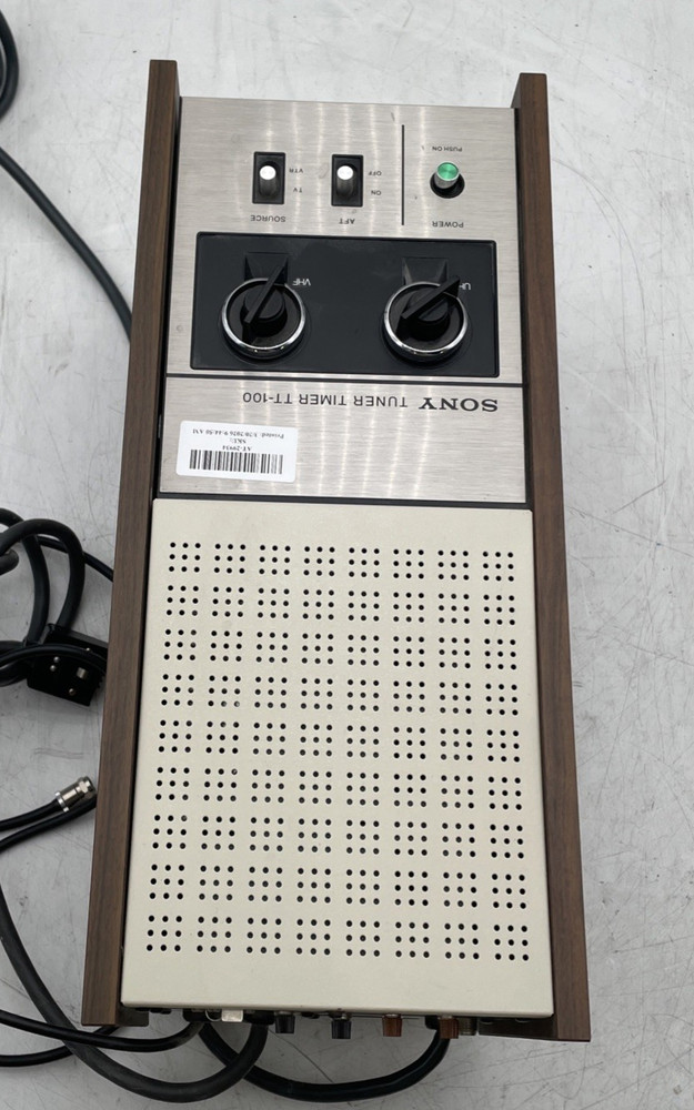 SONY TT-100 TUNER TIMER ORIGINAL powers on