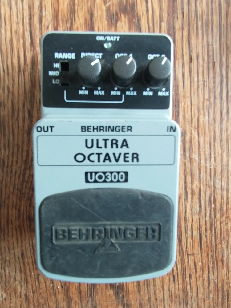 Behringer UO300 Ultra Octaver Octave Effects Pedal