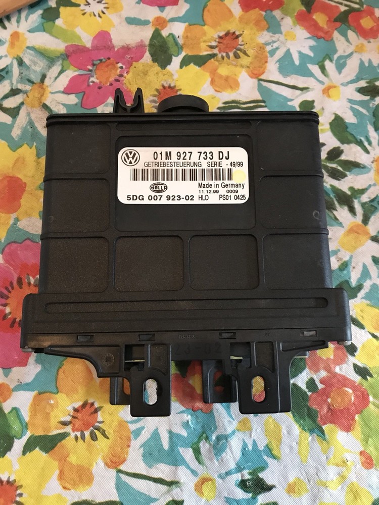 2000 VOLKSWAGEN JETTA TRANSMISSION CONTROL MODULE  P/N: 01M 927 733 DJ