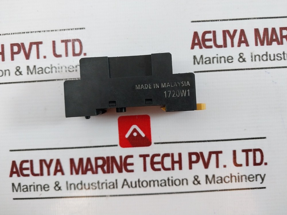 Omron PYF-08A-P DIN Rail/Surface Mounting 8-pin Socket