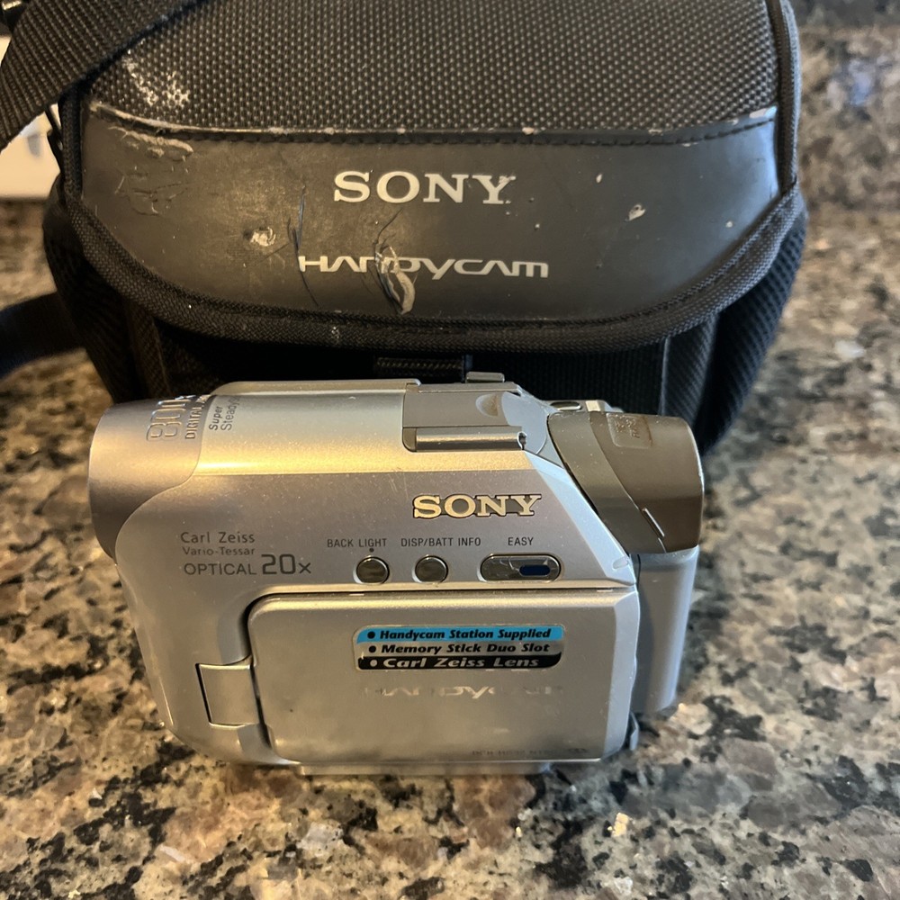 HANDYCAM DCR-HC32 w/CAMERA CASE