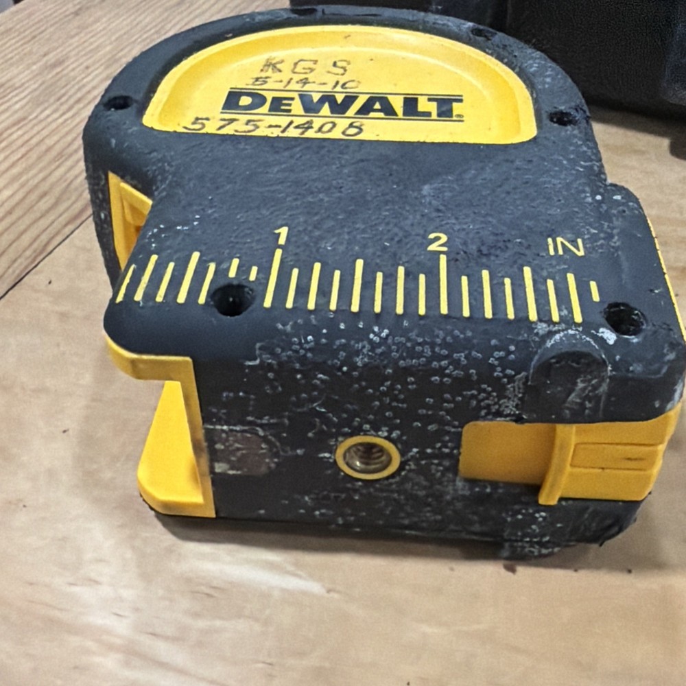 Dewalt DW082 Type 2 Laser Plumb Bob Self Leveling Level Preowned With Case