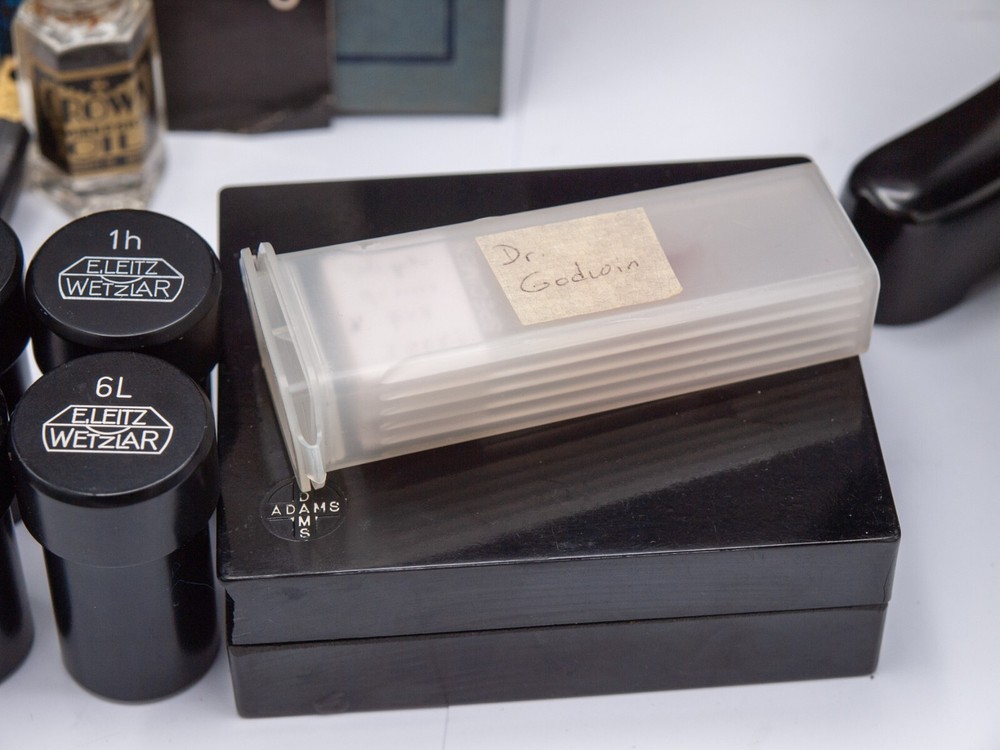 1945 - Ernst Leitz Wetzlar Compound Microscope w/ Case, 4 Objectives, Accs