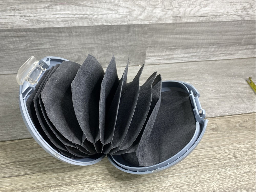 DiscGear Discus 20 Disc CD DVD Holder Hard Shell Gray 2 Side Storage Carry Case