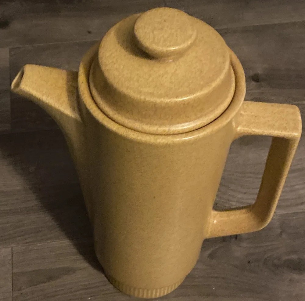 Jug Refrigerator Ceramic Pitcher w Lid Yellow EUC W No Issues