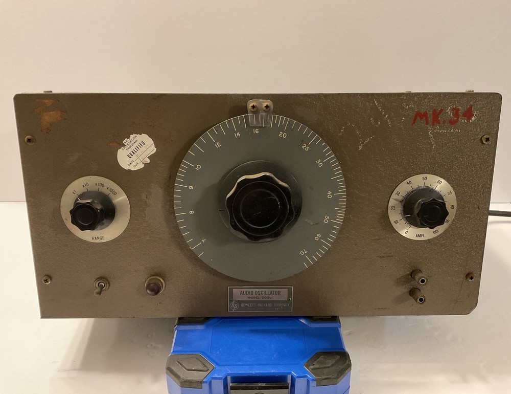 US Navy Military HP Audio Oscillator Model 200D Hewlett-Packard Powers On