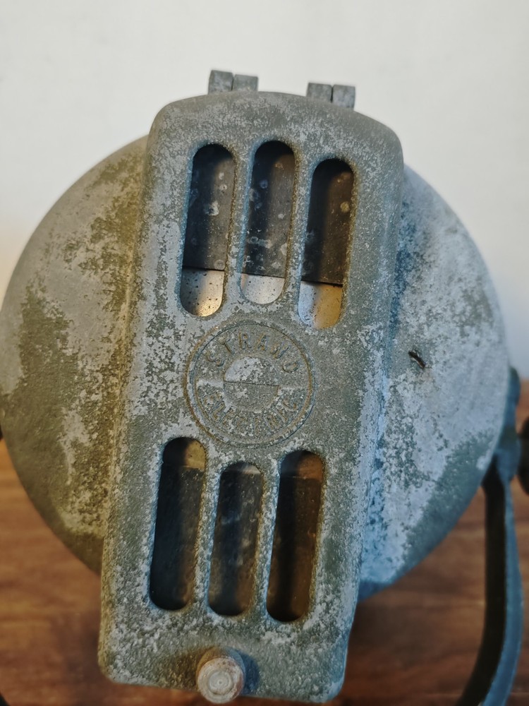 Strand Patt 23 Theatre Light (B)