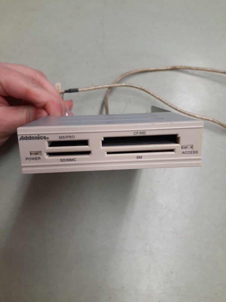 Addonics Digidrive AEIDMD4U2 Storage Device USB 2.0 - White Bezel