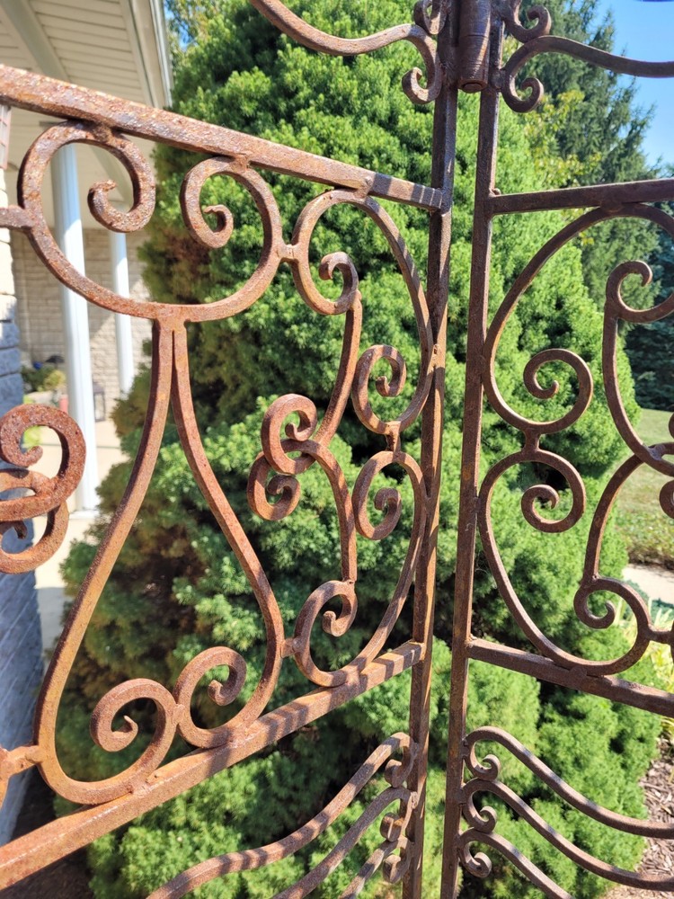 Vintage iron scroll screen divider