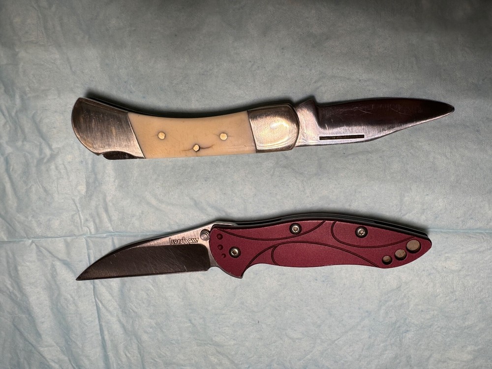 POCKET KNIFES, CONVENIENT, GOOD CONDITION, SO NICE, LIGHT.