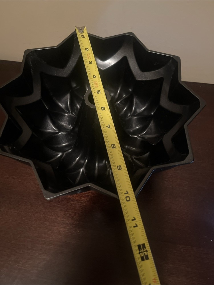 Nordic Ware Star Bundt Pan 10 Cup 2.4 Liters