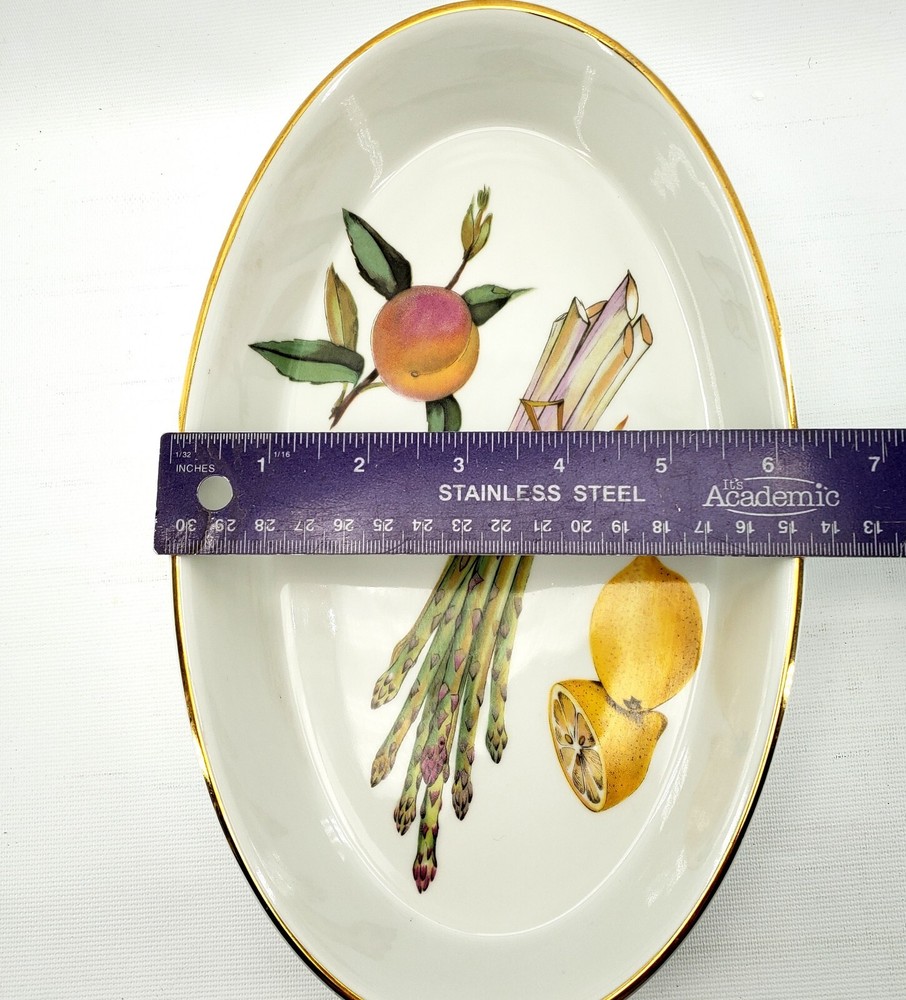 Royal Worcester Evesham Oval Serving / Baking Dish Shape 30 Size 4 asparagus