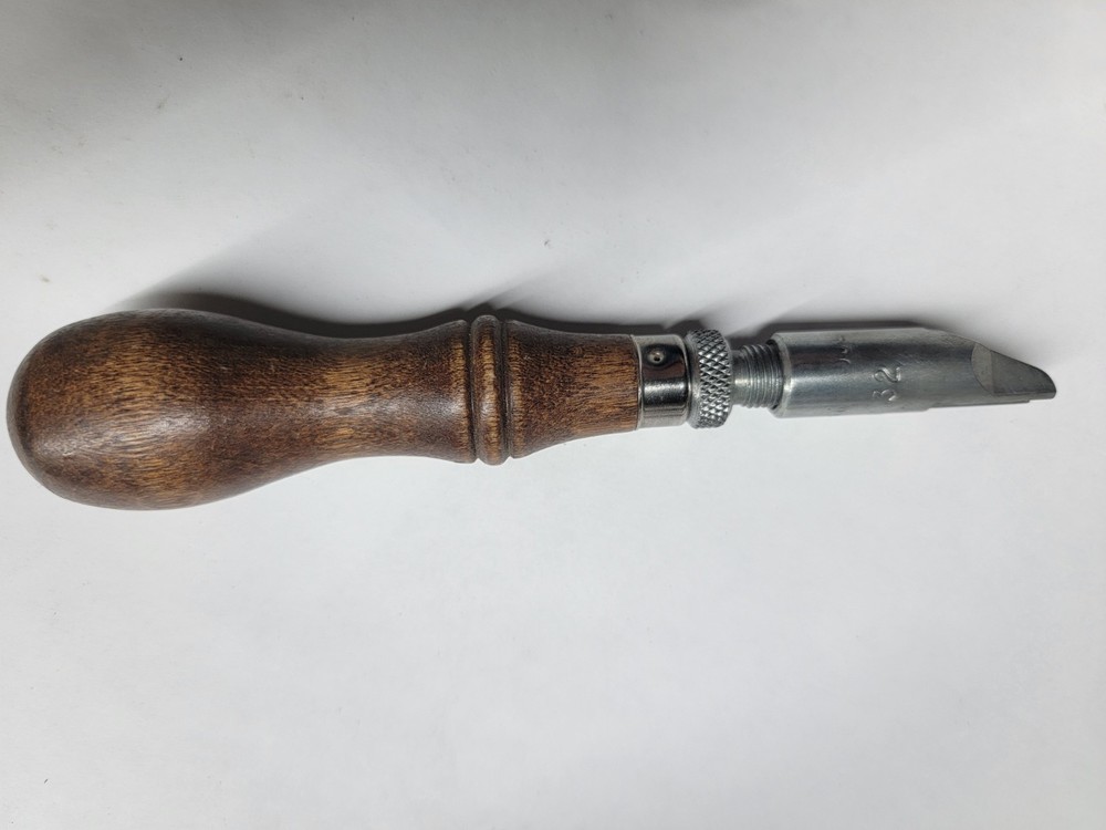 Vinyl Cove Base Gouge  5/32"