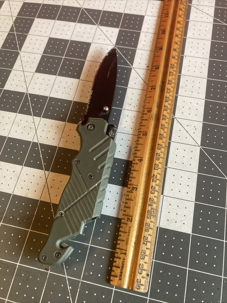 Ozark Train 6-In-1 Multi-Tool Pocket Knife (missing fire starter)