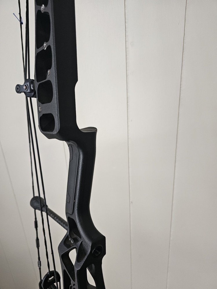 Mathews Vertix Compound Bow