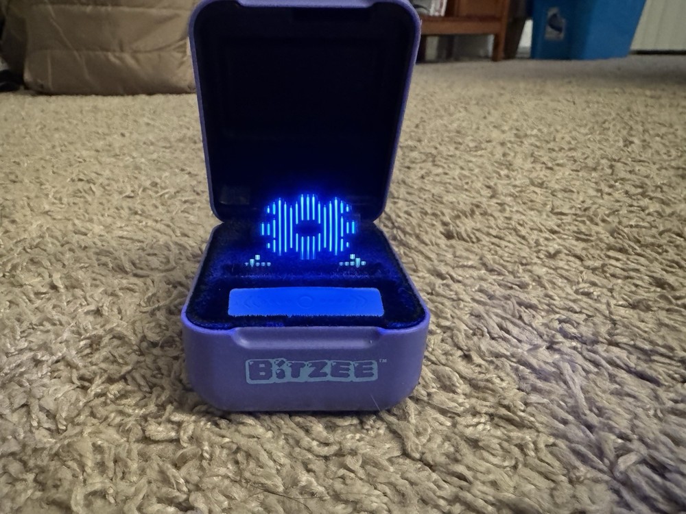 Spin Master Bitzee Digital Electronic Interactive Pet Purple Toy Light Up