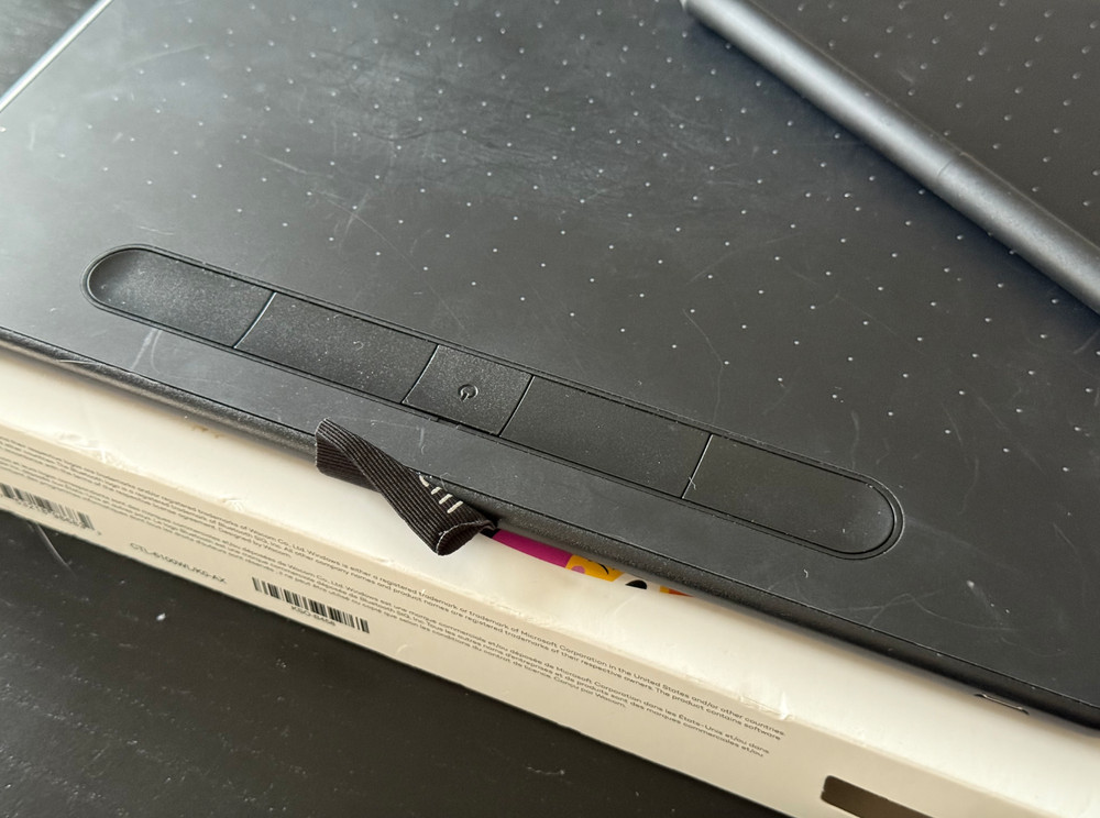 Wacom Intuos Medium Bluetooth Creative Pen Tablet CTL-6100WL – Lightly Used