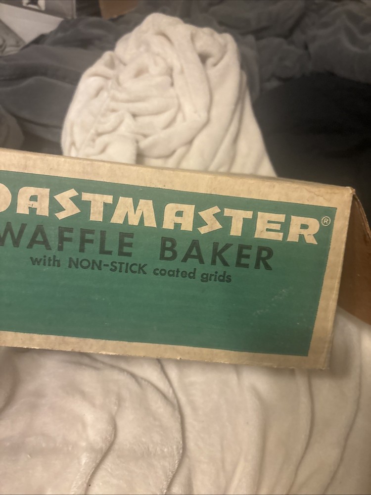 Toastmaster Vintage Waffle Baker Model W252 With Box