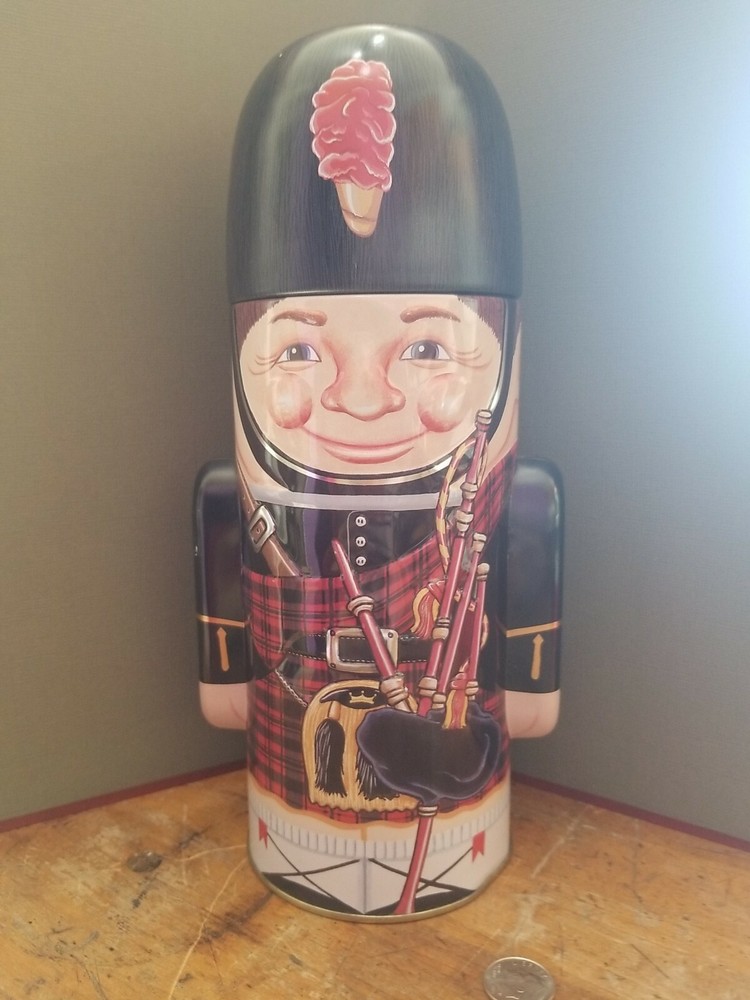 SCOTTISH HIGHLANDER BAGPIPE PLAYER ADVERTISING CANDY COOKIE TIN DD