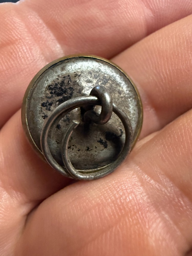 VINTAGE 'CANT BUST EM' BUTTON