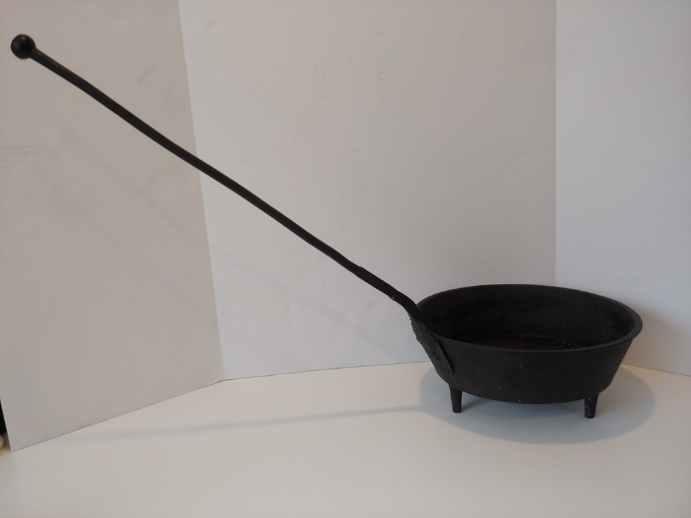 Antique Cast Iron Gate Marked Spider Pot with Long Handle - Primative Cookware