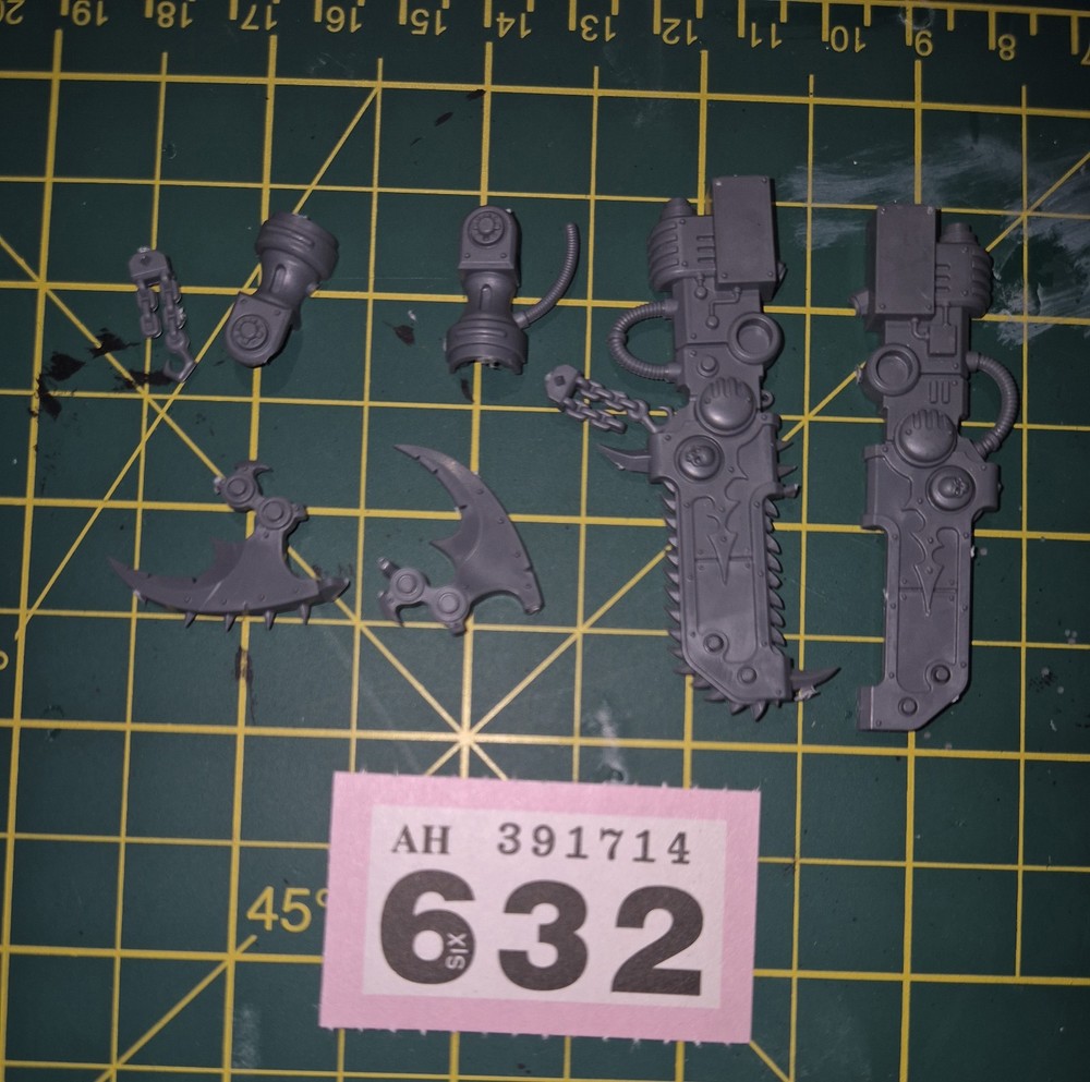 Warhammer 40k Chaos Knights Chainswords Spare Bits