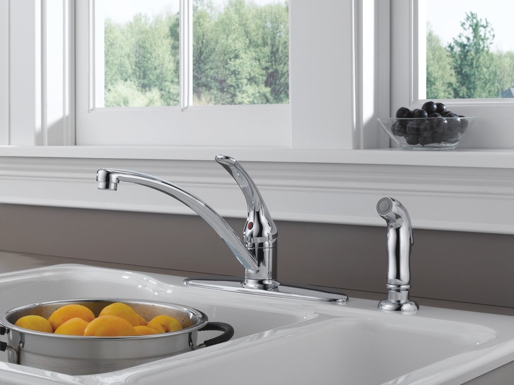 Delta Foundations Single-Handle Kitchen Faucet W/ Spray Chrome