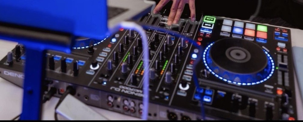 Denon DJ MC7000 4-Channel DJ Controller used + Magma Case
