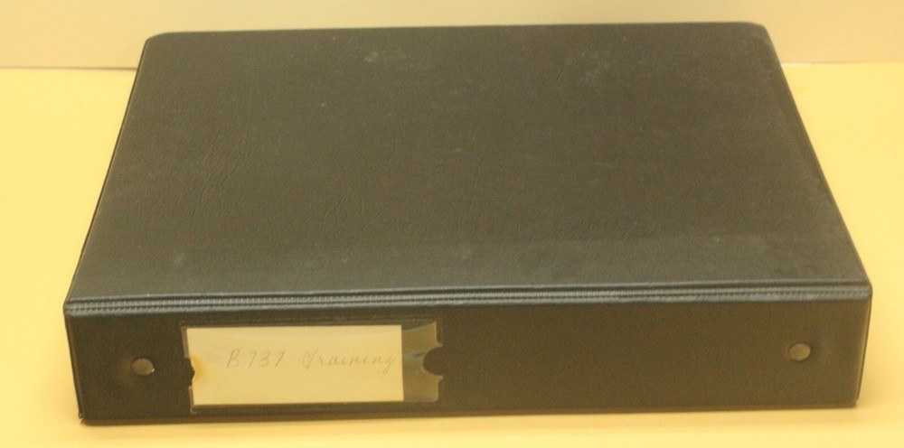 Delta Airlines B737-200 Reference & Training Manual  1999-2002 Door Instructions