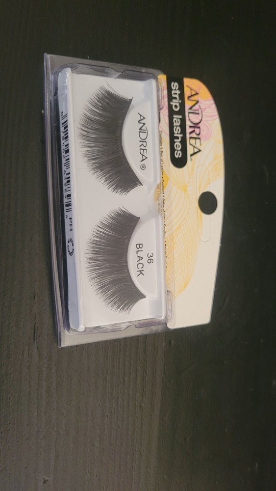 NEW BLACK STRIP EYELASHES