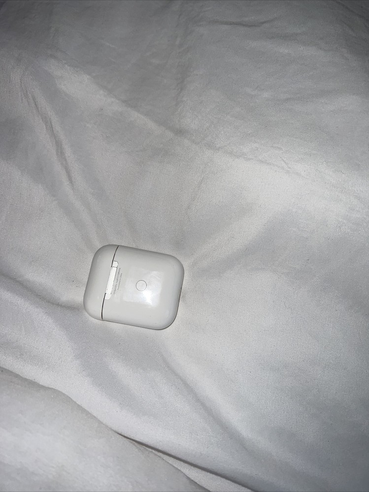 Apple airpod First Generation charging case only