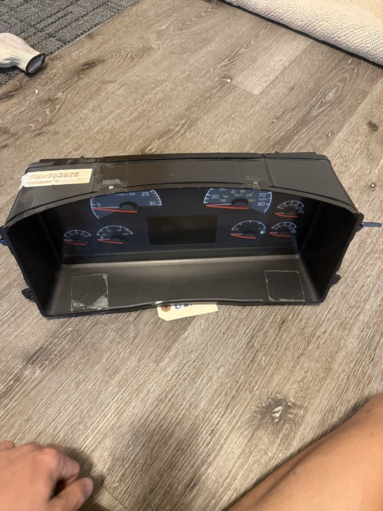 VOLVO VNL DASH GAUGE PANEL CLUSTER 22805590