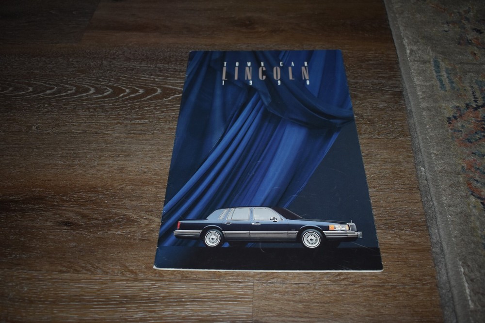 1990 Lincoln Town Car sales brochure