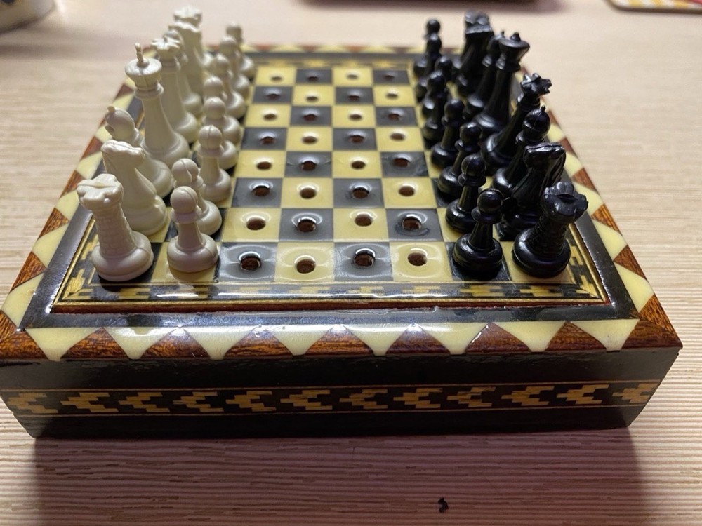 Vintage Travel Chess, Spain