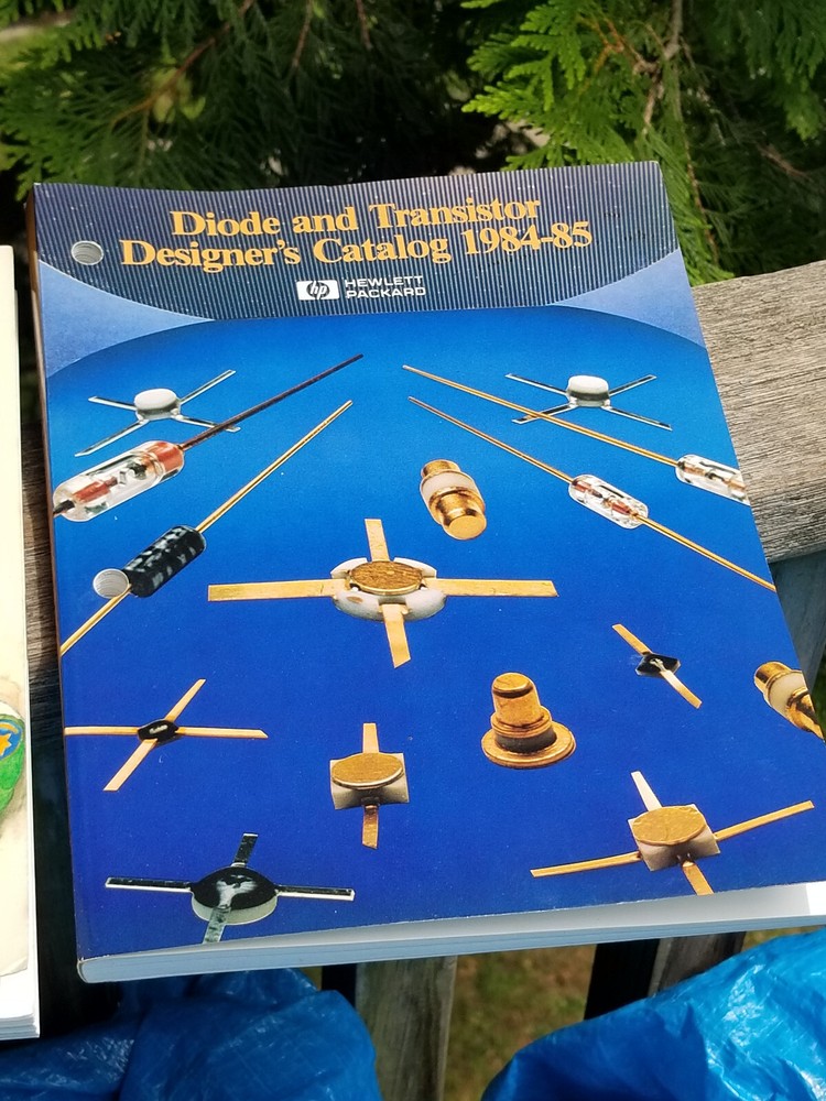 2 VINTAGE ELECTRONICS BOOKS HEWLITT PACKARD DIODE TRANSISTOR CATALOG 1982 , '84